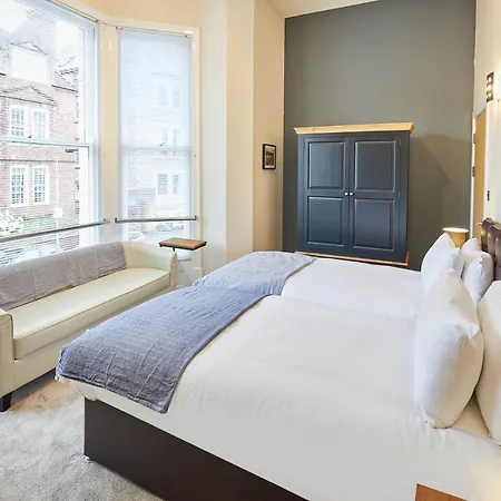 Host & - Three Bays Scarborough