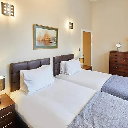 Host & - Three Bays *